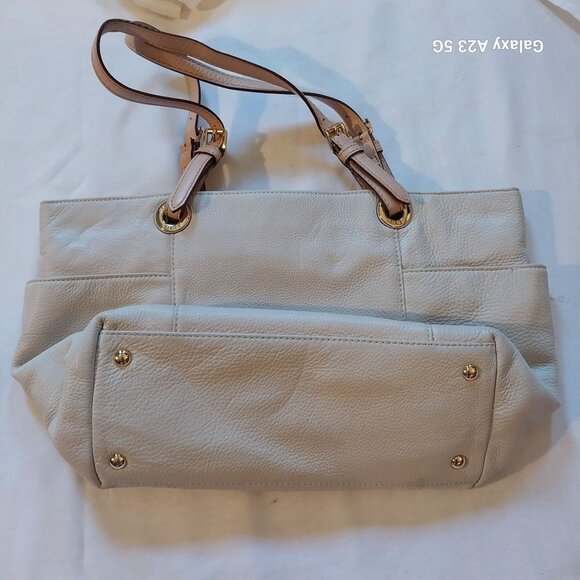 Michael Kors Beige Leather Tote Bag With Gold Metallic Interior & MK Charm - Picture 2 of 11